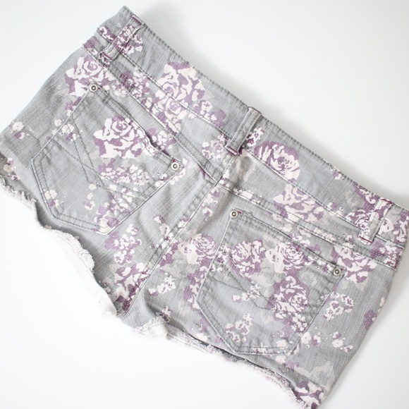 Mudd Gray Floral Low-Rise Denim Shorts - Picture 3 of 8